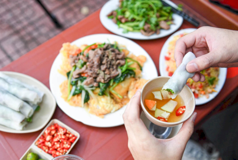 Pho cuon with soft, naturally chewy meat, stir-fried with spices to create a rich flavor